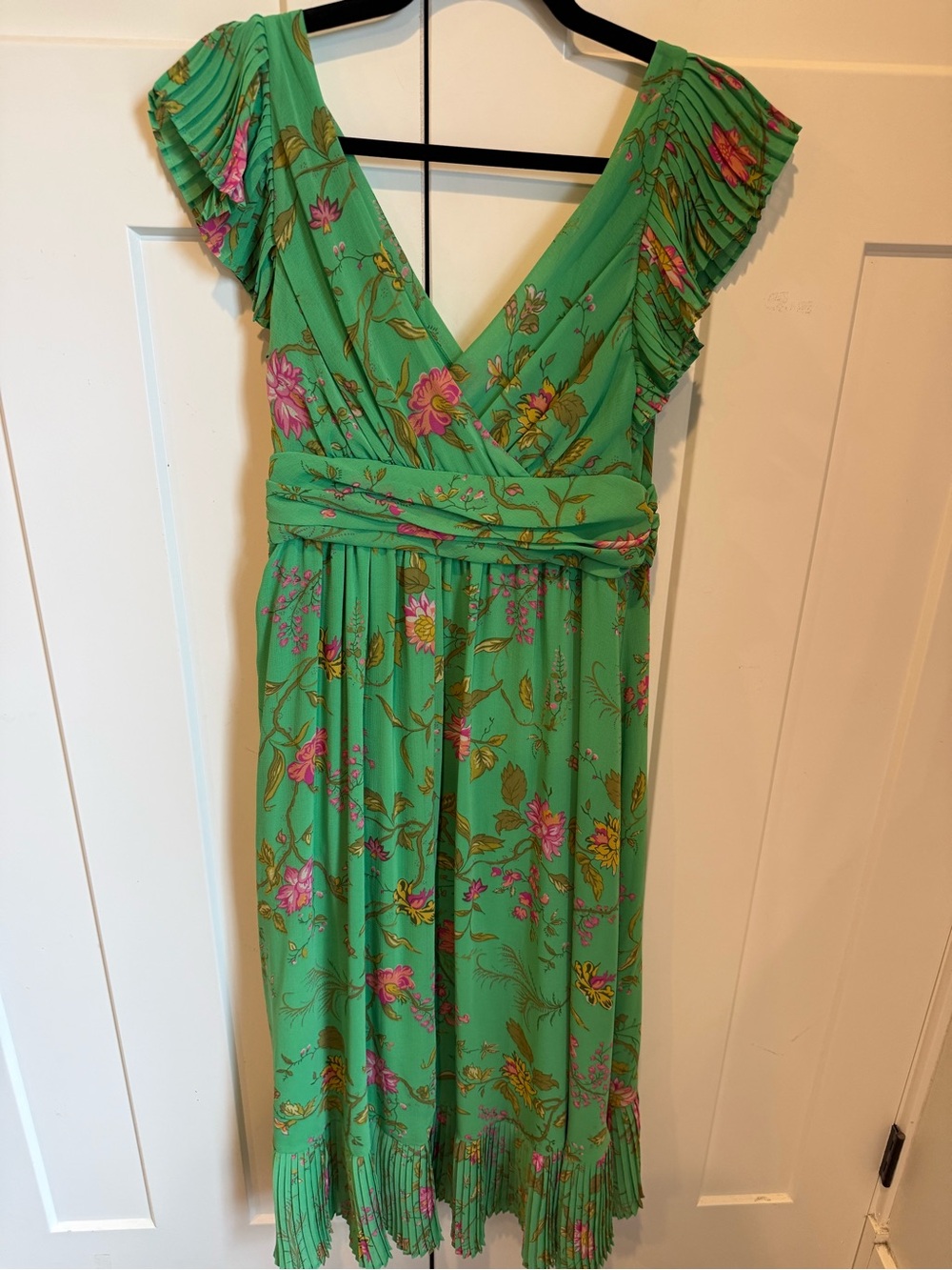 Anthropologie Green Floral Wrap Ruffle Dress, size 6. Like new. - Picture 7 of 9